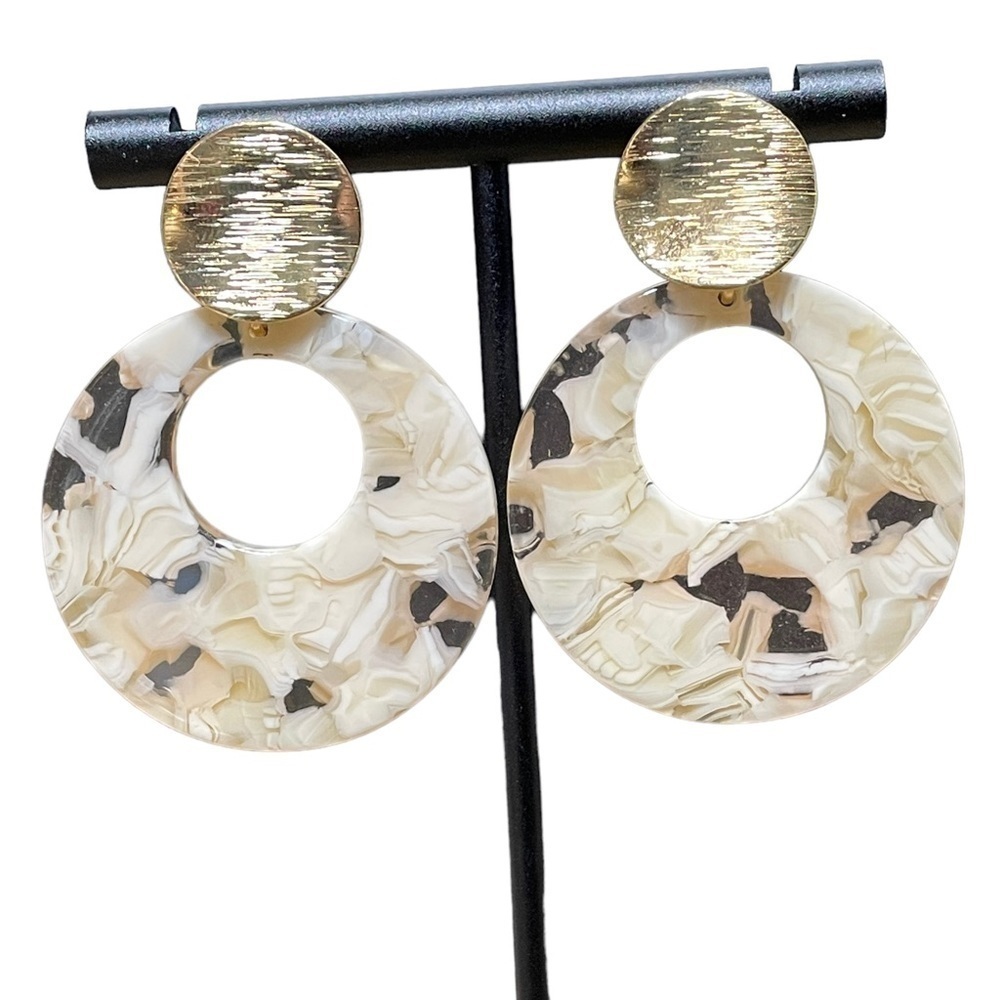 Large circle beige dangle earrings costume jewelry NWOT